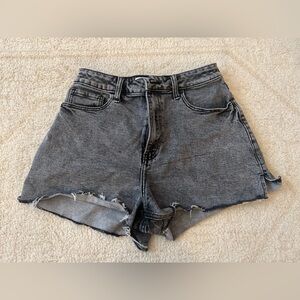 Hollister Curvy Ultra High-Rise Vintage Relaxed Mom Short 3”, Black wash, Size 7